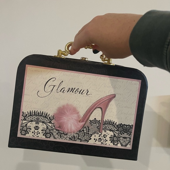 Wooden box with handle and clasp. Glamour vintage inspired. Pink cream black - Picture 3 of 5